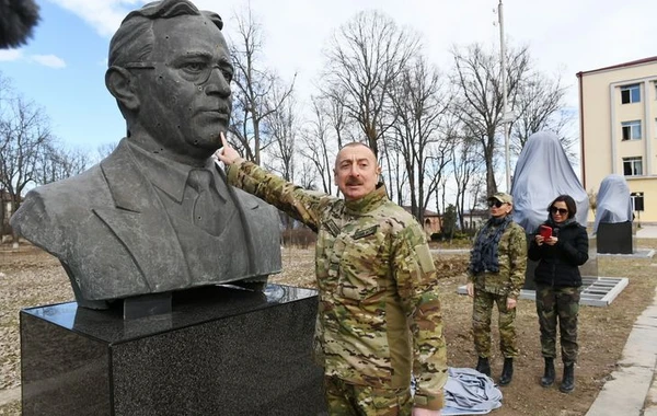 Обстрелянные памятники Узеиру Гаджибейли, Натаван и Бюльбюлю возвращены в Шушу - ФОТО