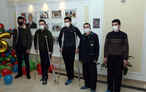 Sosial-psixoloji reabilitasiyaya cəlb olunan qazilərlə görüş olub - FOTO