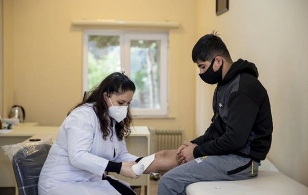 Daha bir müharibə qazisi yüksək texnologiyalı protezlə təmin olunur - FOTO