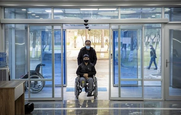 Daha bir müharibə qazisi yüksək texnologiyalı protezlə təmin olunur - FOTO