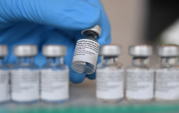 İsraildə “Pfizer” vaksini vurulan 13 nəfər üz iflici olub