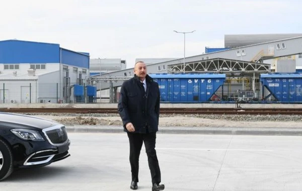 Ильхам Алиев заложил фундамент двух заводов в Сумгайытском химическом промышленном парке - ФОТО