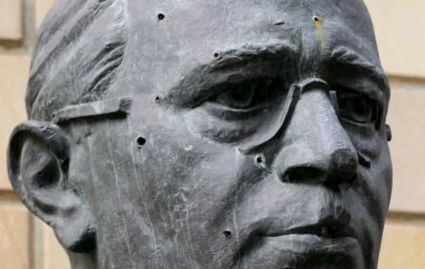 Büstlərin müəllifləri: “Güllələnmiş heykəllərin Şuşaya qaytarılması tarixi hadisədir” - FOTO