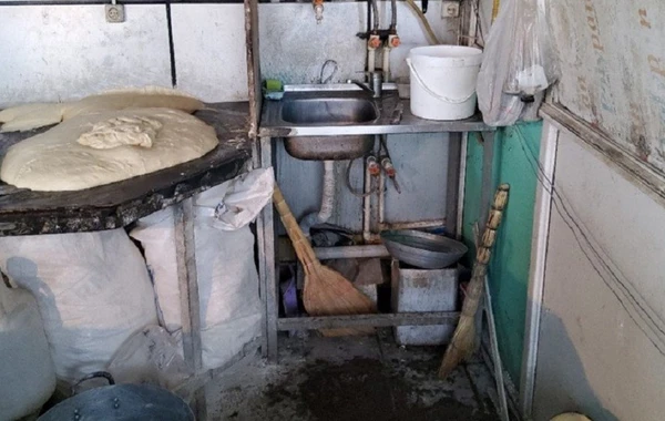 Bu çörəkləri almayın! - Daha bir çörək sexi bağlandı - FOTO