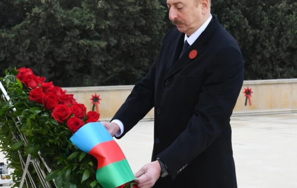 Ильхам Алиев и Мехрибан Алиева посетили Аллею шехидов - ВИДЕО