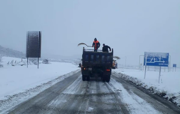 Güclü qar İsmayıllıda elektrik enerjisinin verilişində problemlər yaradıb - FOTO
