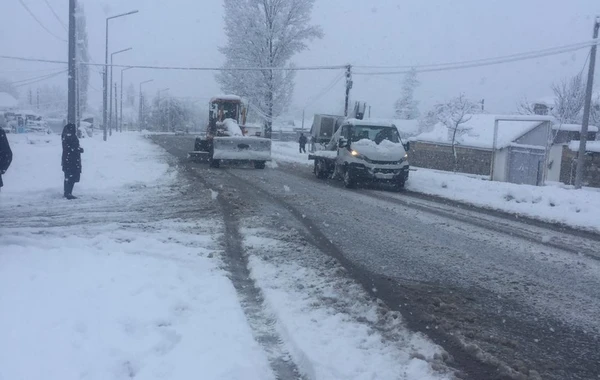 Güclü qar İsmayıllıda elektrik enerjisinin verilişində problemlər yaradıb - FOTO