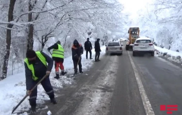 Ağsu aşırımında və Muğanlı dolaylarında çətin anlar yaşanır - FOTO