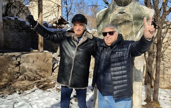 Polad Bülbüloğlu Şuşada atasının evini ziyarət etdi - FOTO
