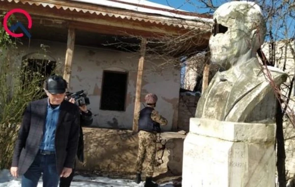 Полад Бюльбюльоглу посетил отцовский дом в Шуше - ФОТО