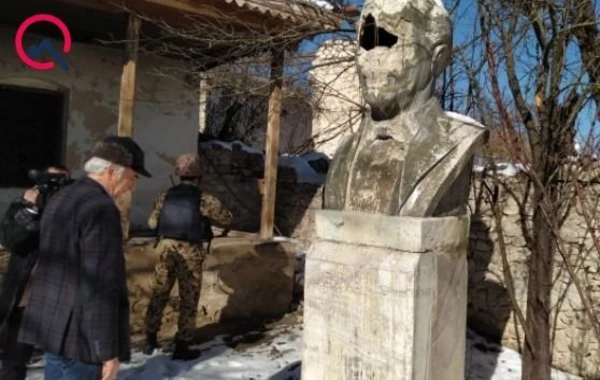 Полад Бюльбюльоглу посетил отцовский дом в Шуше - ФОТО