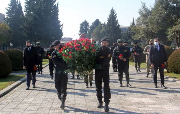 Tankçılar general Həzi Aslanovun ata ocağını ziyarət edib - FOTO