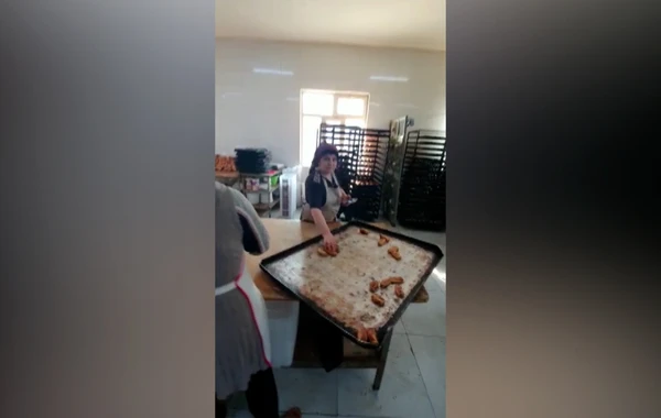 Bakıda şirniyyat sexində karantin qaydalarının pozulduğu aşkarlanıb - VİDEO