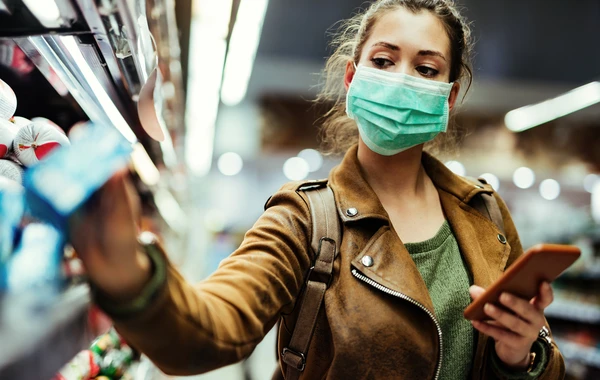 О вреде ношения двух масок одновременно предупредил инфекционист