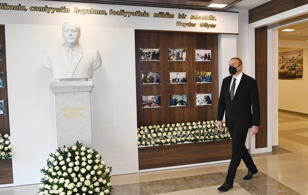 Prezident İlham Əliyev yenidən tikilən məktəblərdə yaradılan şəraitlə tanış olub - VİDEO