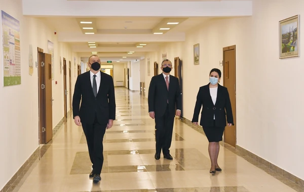 Ильхам Алиев ознакомился с условиями, созданными в новопостроенных школах - ФОТО