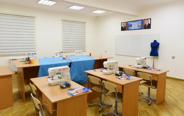 Ильхам Алиев ознакомился с условиями, созданными в новопостроенных школах - ФОТО