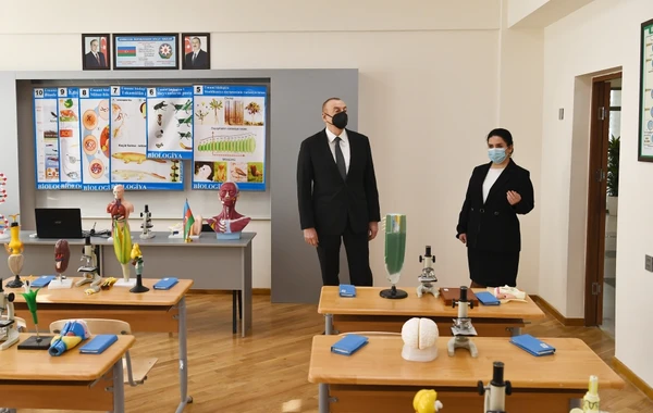 Ильхам Алиев ознакомился с условиями, созданными в новопостроенных школах - ФОТО