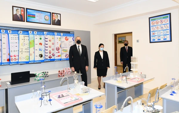 Ильхам Алиев ознакомился с условиями, созданными в новопостроенных школах - ФОТО