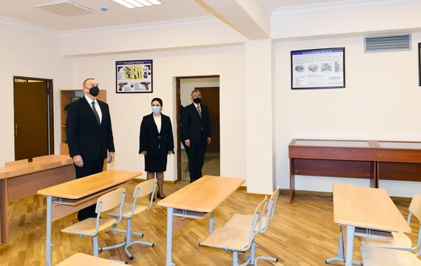 Ильхам Алиев ознакомился с условиями, созданными в новопостроенных школах - ФОТО