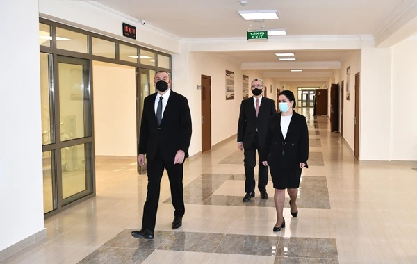 Ильхам Алиев ознакомился с условиями, созданными в новопостроенных школах - ФОТО