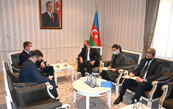 Ceyhun Bayramov Belarusun yeni səfirinin etimadnaməsini qəbul edib