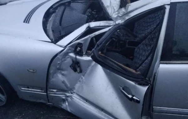 Azərbaycanda ağır qəza - “Mercedes” aşdı, beş nəfər yaralandı - FOTO
