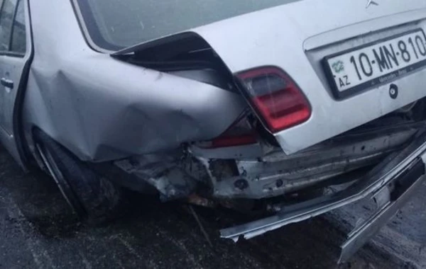 Azərbaycanda ağır qəza - “Mercedes” aşdı, beş nəfər yaralandı - FOTO