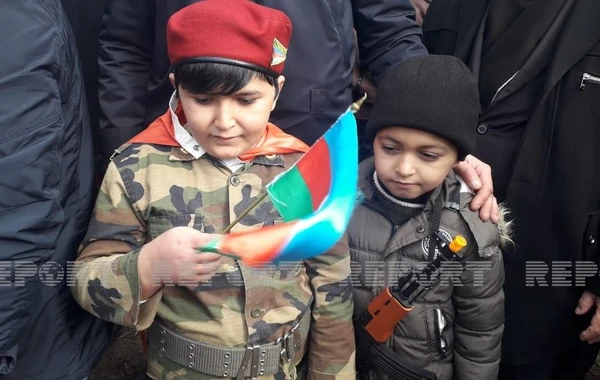 Yeni dünyaya gələn övladını görməyən şəhid kapitan dəfn edildi - FOTO