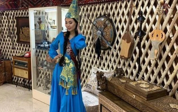 “Miss Qazaxıstan” qabyuyan işləyir - FOTO/VİDEO