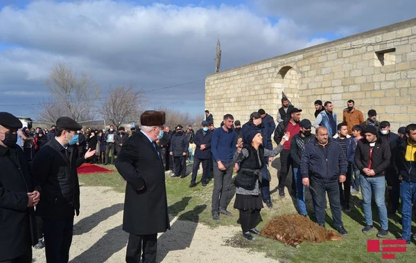 Siyəzəndə şəhid anası dəfndən əvvəl qurban kəsib - FOTO