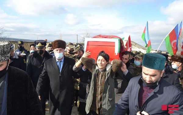 Siyəzəndə şəhid anası dəfndən əvvəl qurban kəsib - FOTO