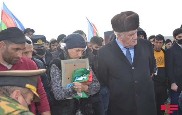 Siyəzəndə şəhid anası dəfndən əvvəl qurban kəsib - FOTO
