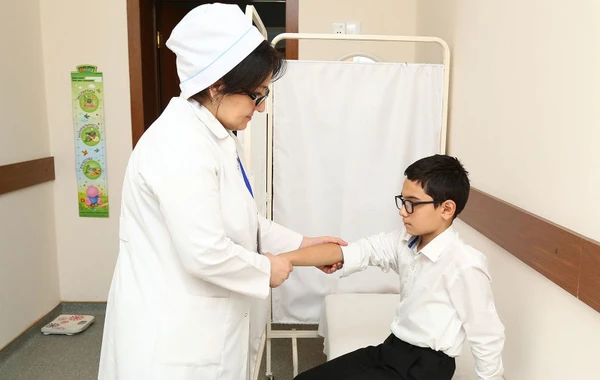 Məktəbə gedən uşaqlar koronavirusa yoluxa bilərmi? - Həkimlərdən qızıl kimi tövsiyələr
