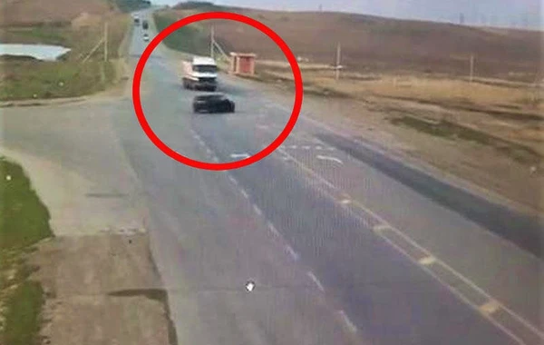 Müşfiq yolunda polisin öldüyü qəzanın anbaan görüntüsü - VİDEO