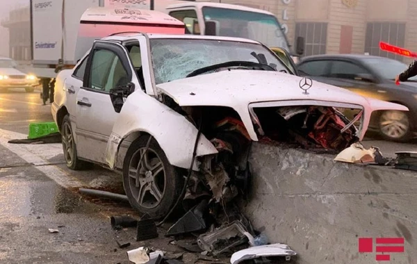 Bakıda sükan arxasında yuxulayan sürücü dəhşətli qəzaya səbəb oldu - FOTO