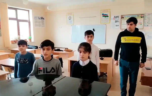 Uşaqlar “Xudayar təsnifi”ni möhtəşəm ifa etdilər - VİDEO