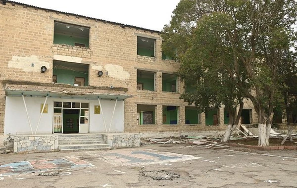 UNICEF və BQXK nümayəndələri Ermənistanın təcavüzü nəticəsində zərər görmüş məktəblərdə olub
