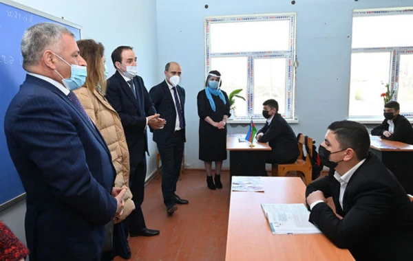 Представители ЮНИСЕФ и МККК посетили школы, пострадавшие в результате армянской агрессии