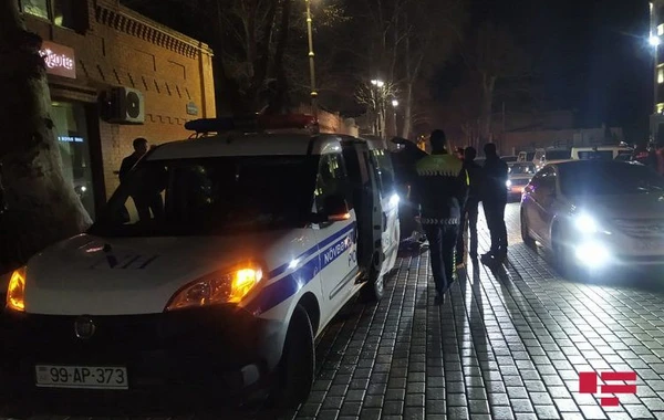 Gəncədə "Lada Priora" polis maşınına çırpıldı - xəsarət alan var - FOTO