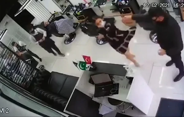 Bakıda polis bərbərxanada qadına qarşı zorakılıq etdi - araşdırma aparılır - VİDEO