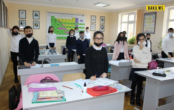 Yuxarı sinif şagirdləri dərslərə belə başladı - FOTO