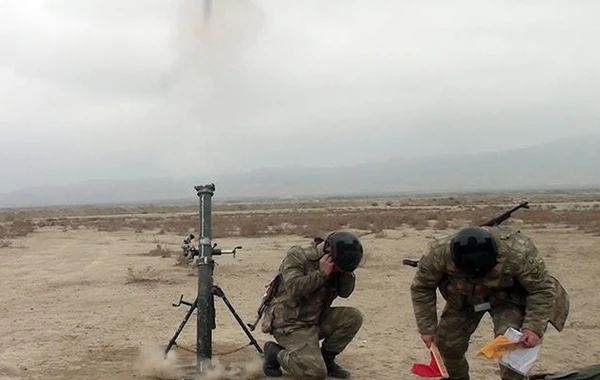 Minaatan batareyaları döyüş atışları icra edir - FOTO