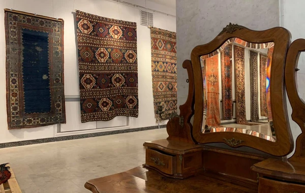 Ermənilər Şuşadan oğurladıqları xalçaların sərgisini keçirəcək