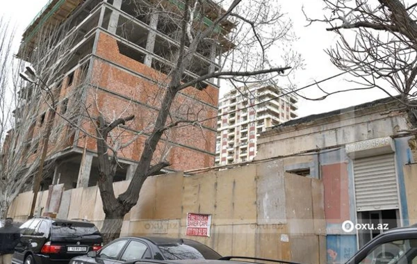 Bakıda tikinti şirkəti vətəndaşın obyektini bir ildi qanunsuz dağıdıb və bərpa etmək istəmir - FOTO/VİDEO