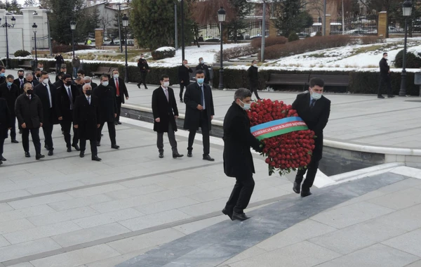 Əli Əsədov Ankarada Heydər Əliyev parkını ziyarət etdi - FOTO