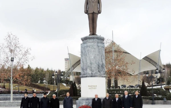 Əli Əsədov Ankarada Heydər Əliyev parkını ziyarət etdi - FOTO