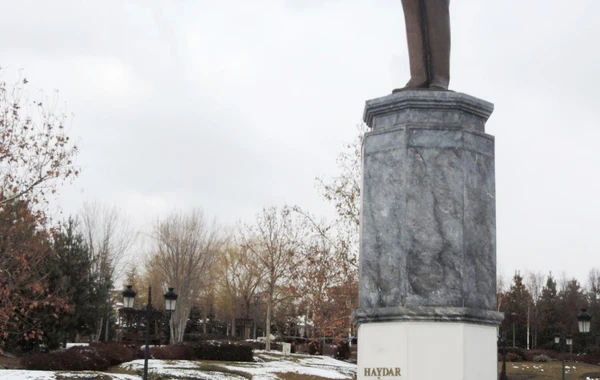 Əli Əsədov Ankarada Heydər Əliyev parkını ziyarət etdi - FOTO