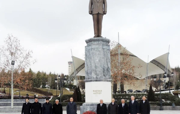 Али Асадов посетил парк Гейдара Алиева в Анкаре - ФОТО