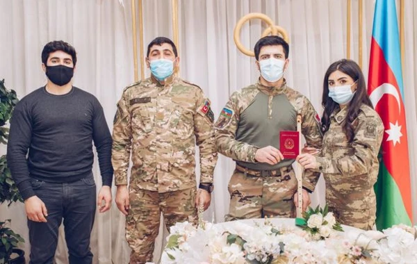 Qazimiz müharibədə əsgərlərə kömək edən tibb bacısı ilə nikah bağladı - FOTO
